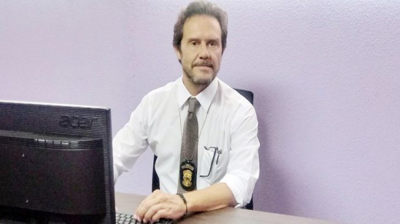 Mulher é presa por extorsão após ameaçar divulgar fotos em motel