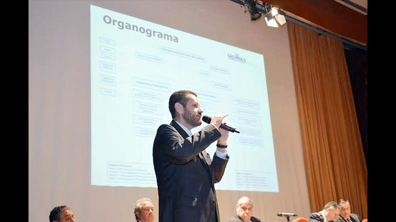 Secretário estadual aborda regionalização do saneamento durante reunião de prefeitos