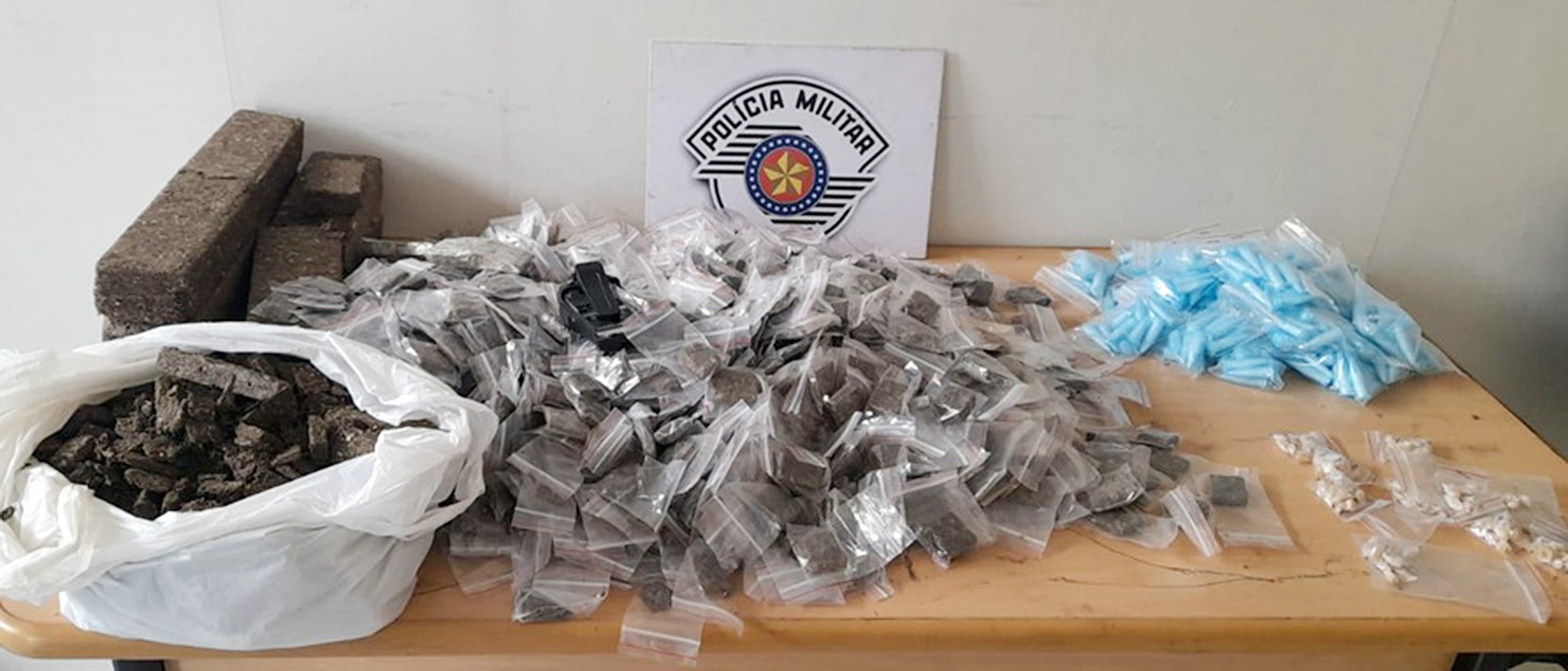 Casa era usada para guardar 8 kg de drogas na Vila Soma, em Sumaré
