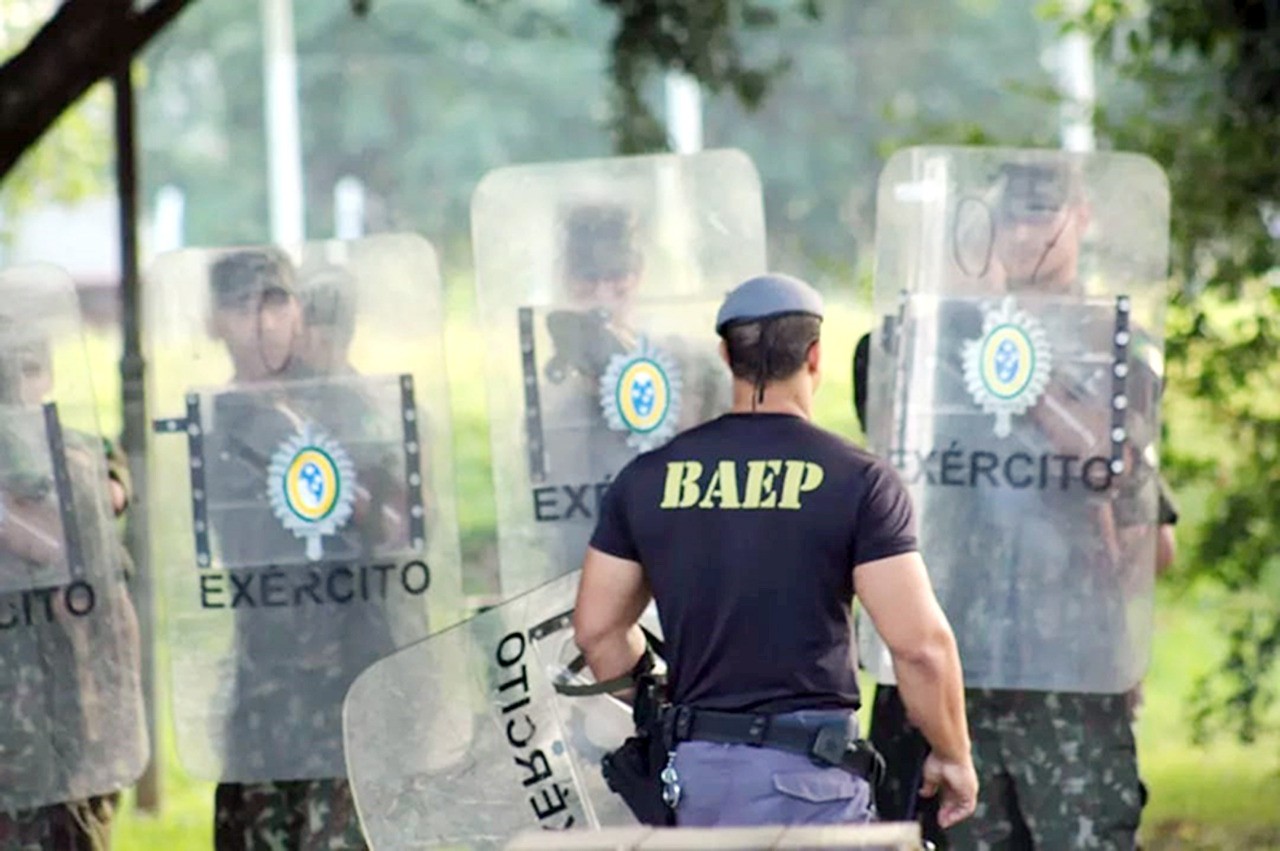 10º Baep realiza treinamento para controle de multidão com Exército