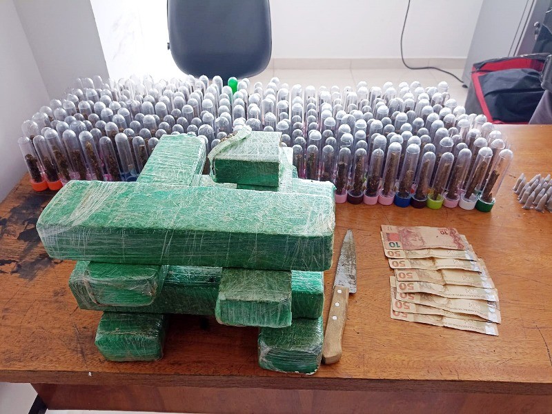 10º Baep apreende 13kg de drogas na Comunidade Casa Verde, no Matão
