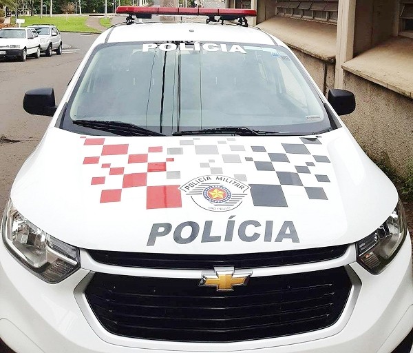 Homem invade condomínio e acaba preso por danificar viatura no Matão