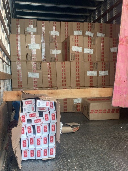 Polícia Militar apreende carga de cigarros avaliada em R$ 1 milhão e prende 6 suspeitos