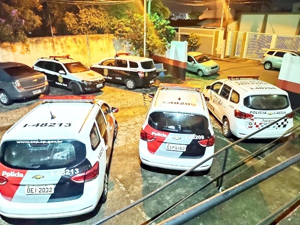 Homem mata mulher trans durante programa e derruba portão de motel