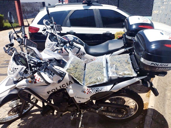 PM apreende mais de 1,2kg de maconha em barracão e homem acaba preso
