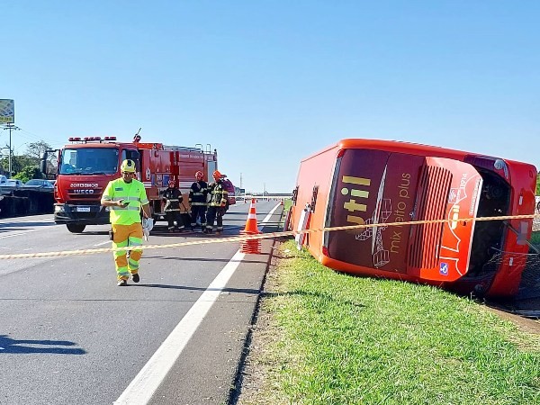 Acidentes envolvendo ônibus e carros  deixam nove feridos na Anhanguera