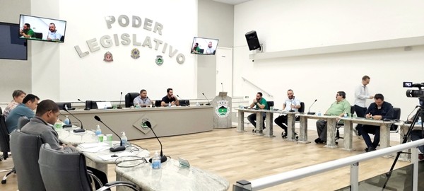 Projeto prevê reajuste de 83% e salário de R$ 11 mil a vereadores de Monte Mor