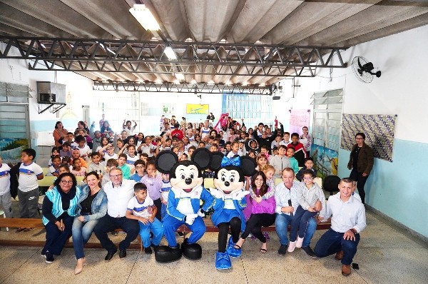 Nova Odessa retoma entrega de kits de uniformes gratuitos na volta às aulas