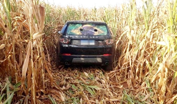 Polícia localiza veículos usados no roubo a carro-forte