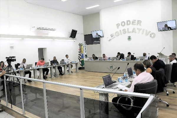 Projetos de aumento de salário recebem parecer favorável em Monte Mor