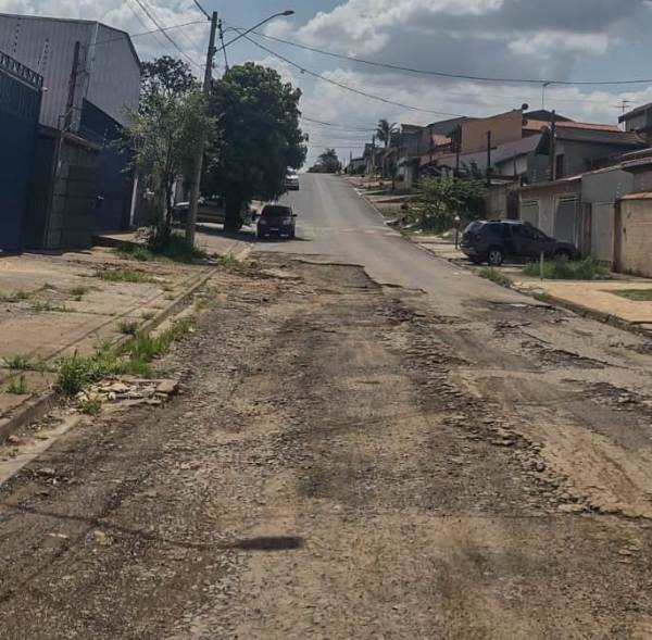 Moradora de Sumaré pede asfalto em 50 metros de rua há mais de um ano