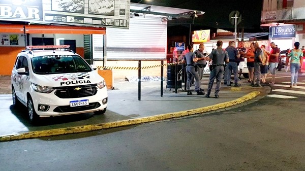 Homem é assassinado com cinco tiros em frente a bar em Hortolândia