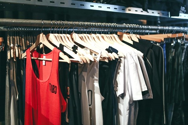 Fundo Social organiza bazar de roupas novas masculinas em Hortolândia