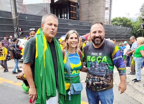 Henrique do Paraíso marca presença em manifestação na Avenida Paulista