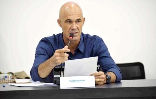 Cabo Natal compara defeitos do ex-prefeito com qualidades do atual para ‘mudança de lado’
