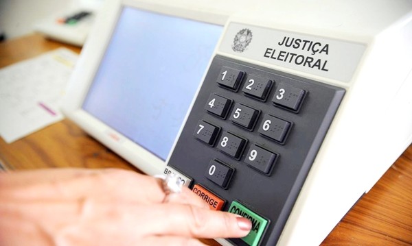 Eleitores ‘correm’ para tirar título e movimento nos cartórios aumenta