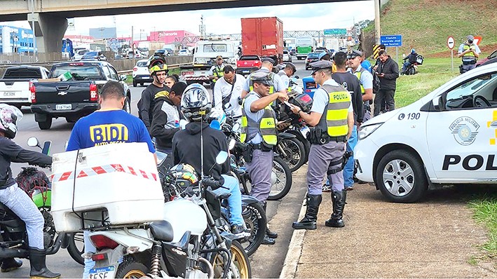 Operação deflagrada pela Polícia Rodoviária apreende dez motos na Anhanguera em Sumaré