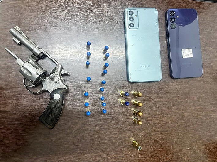 Policiais do 10º Baep prendem dupla com revólver e munições em Sumaré