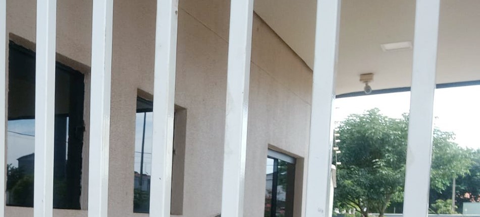 Mãe afirma que imóvel é de sua propriedade e que condomínio cumpre decisão judicial