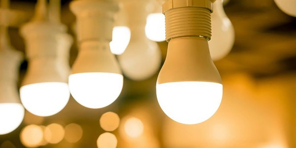 Monte Mor visa sustentabilidade e economia de energia com troca de lâmpadas por LED nas residências