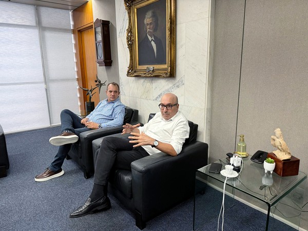 Prefeito Leitinho celebra construção de novo Hospital Regional