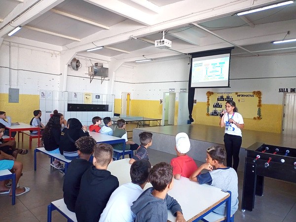 BRK orienta alunos sobre descarte de óleo de cozinha usado em Sumaré