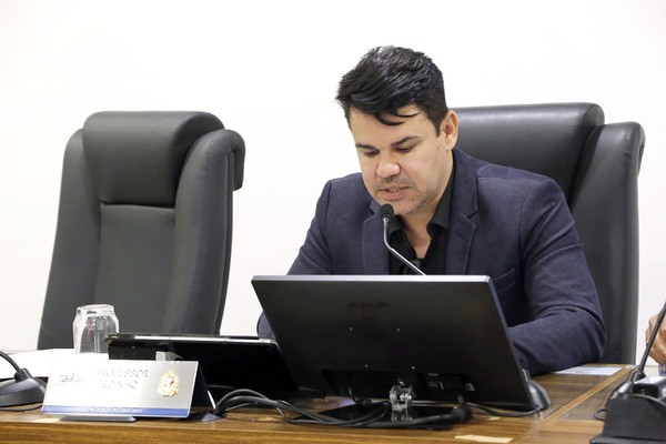 Professor Edinho pede ampliação de vagas noturnas para estudantes do ensino médio