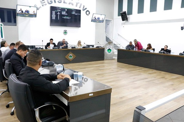 Servidores afastados de Monte Mor vão continuar recebendo salário