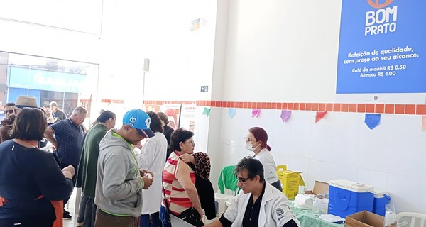 Saúde imuniza 90 pessoas contra gripe no Bom Prato, em Sumaré