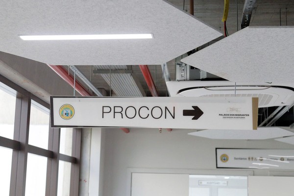 Em fiscalização, Procon apreende produtos vencidos em Hortolândia