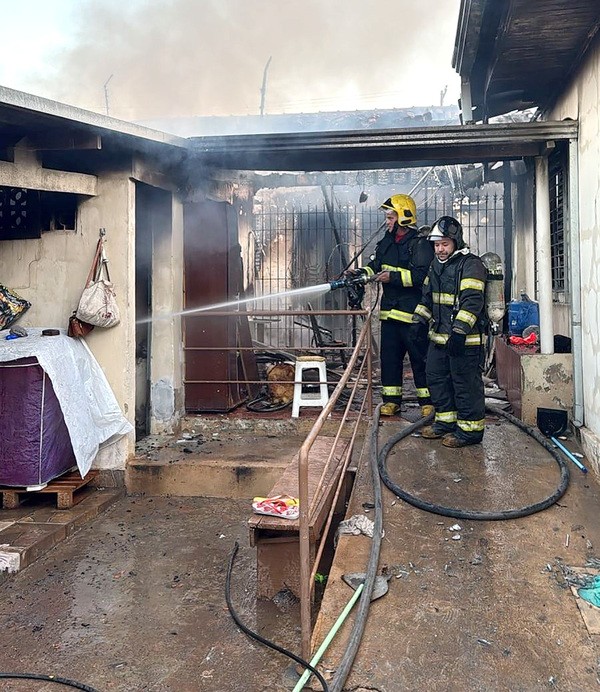 Fogo destrói residência e deixa três pessoas feridas em Sumaré