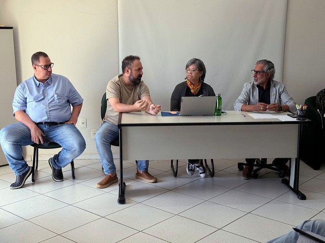 ACIAS reúne comerciantes para discutir modelo de estacionamento rotativo