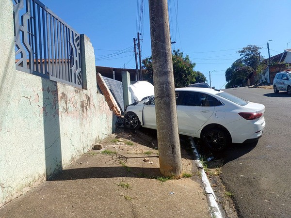 Motorista é detido ao fugir em alta velocidade e atingir muro em Sumaré