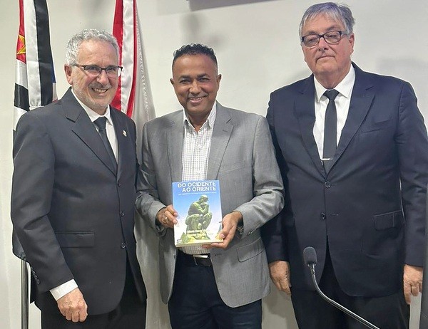 Câmara aprova homenagem de Hélio a autores de obra literária em Sumaré