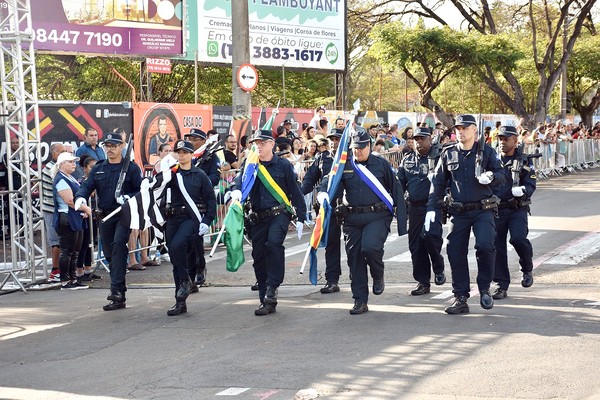 Com Exército presente, Desfile Cívico celebra união do povo sumareense