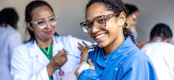 Municípios ‘correm atrás’ de jovens de 15 a 19 anos para vacinar contra o HPV