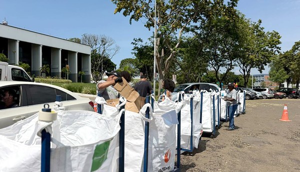 Drive Thru Ambiental arrecada mais de 700 kg de recicláveis em Nova Odessa