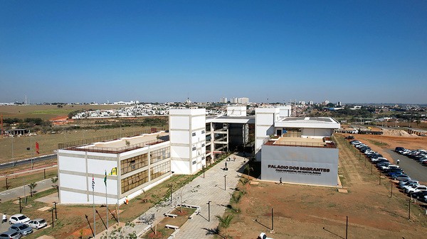 Hortolândia paga primeira parcela do 13º salário a servidores e injeta R$ 13 milhões na economia