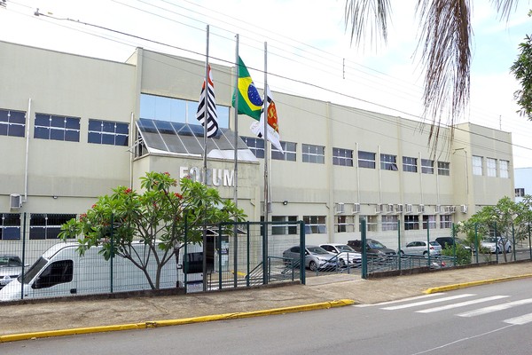 Justiça condena bando que usou terno durante roubo e manteve moradores reféns e amarrados em Nova Odessa