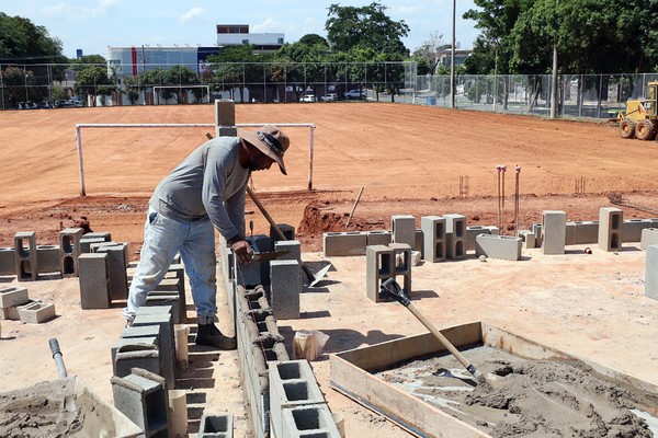 Revitalização do Campo da Mina avança com troca total do gramado