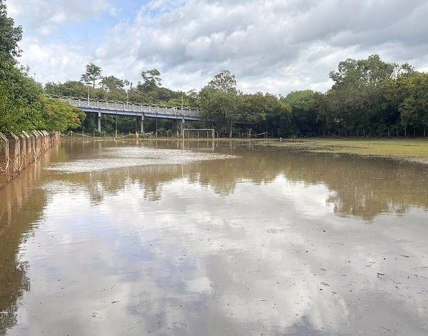 Temporal alaga ruas em Nova Odessa, invade campo de futebol em Americana e provoca deslizamento em Paulínia