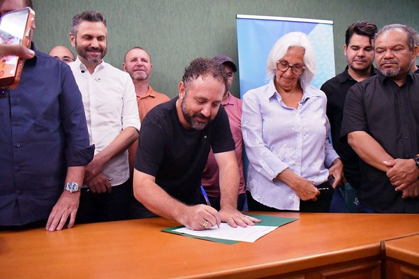 Henrique do Paraíso assina ordem de serviço para construção da Policlínica