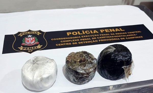 Amásia de detento é flagrada tentando entrar com drogas no CDP de Campinas