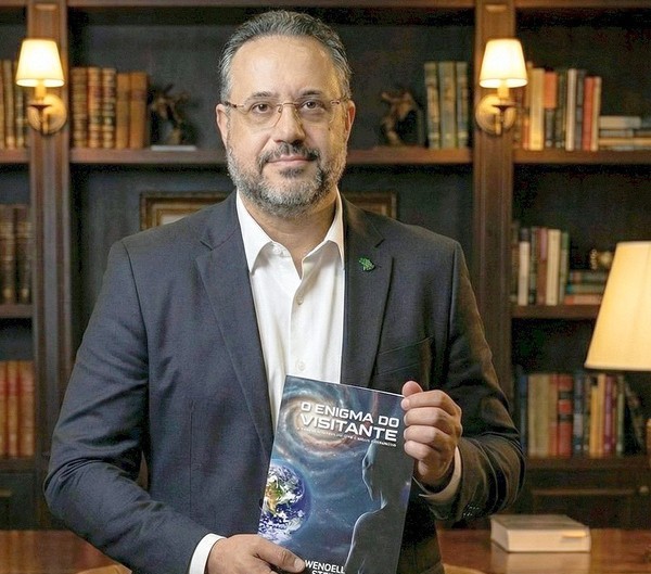 Jornalista Wendell Stein lança livro que une ciência, fé e ufologia em investigação inédita