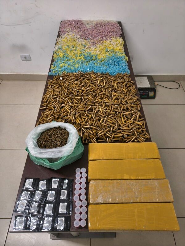 Mulher é presa por tráfico e menores são encontrados em casa com quase 11 kg de drogas em Sumaré