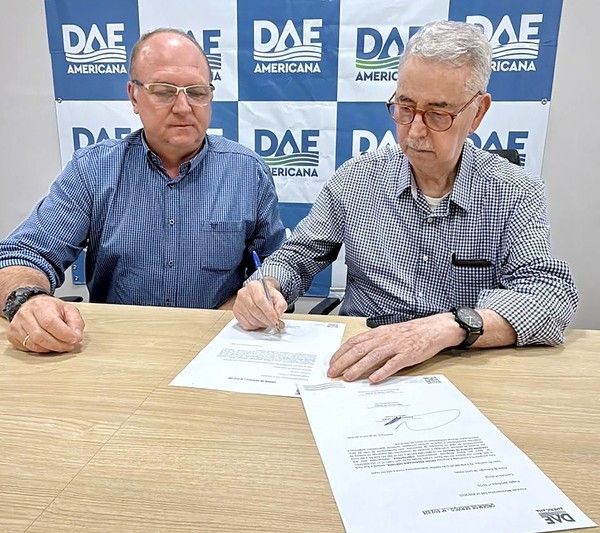 Chico Sardelli assina ordem de serviço para combater perdas na rede de água