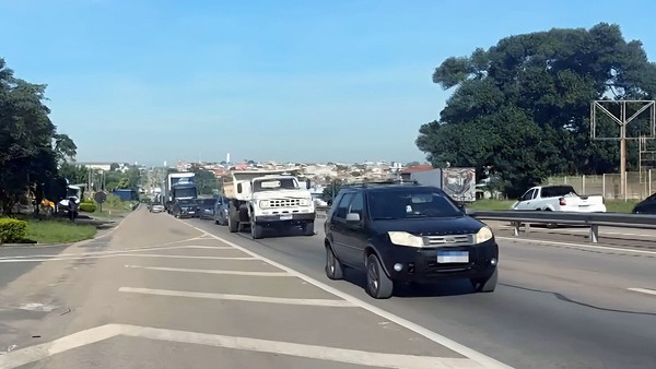Acidente entre quatro veículos deixa feridos em rodovia e prejudica trânsito em Hortolândia