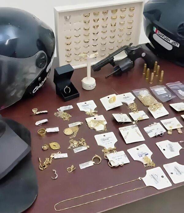 Dupla é presa após assaltar joalheria dentro de supermercado em Nova Odessa