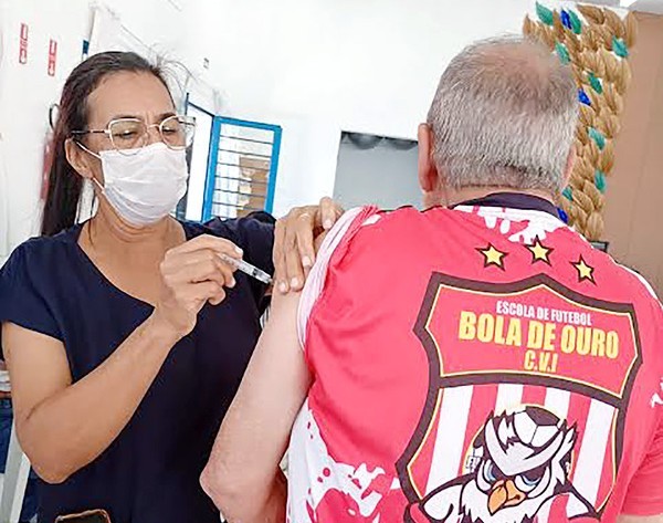 Saúde imuniza 130 idosos e previne gripe no CCMI em Hortolândia