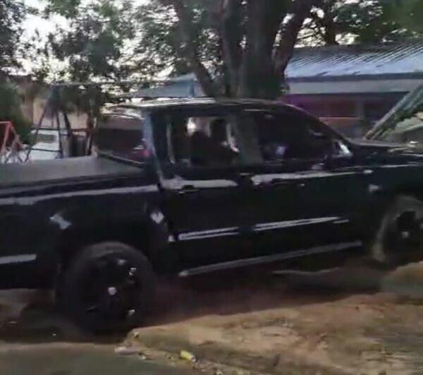 Caminhonete invade escola municipal em Americana e causa danos